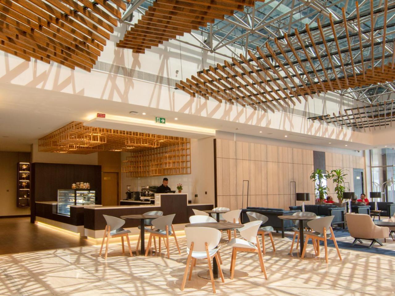 Flora Inn Hotel Dubai Airport Bagian luar foto